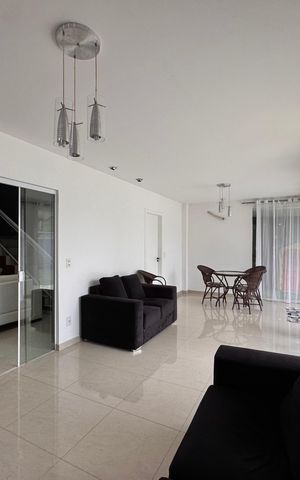 Casa de condomínio à venda com 480m², 6 quartos e 2 vagas Casa de condomínio à venda com 480m², 6 quartos e 2 vagasVaranda