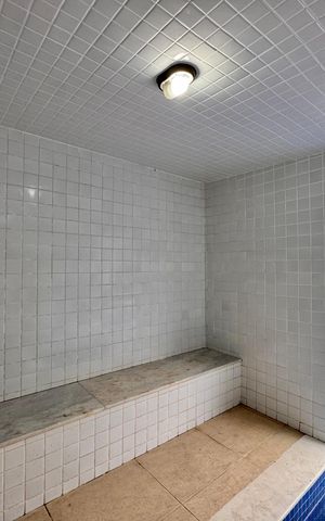 Casa de condomínio à venda com 480m², 6 quartos e 2 vagas Casa de condomínio à venda com 480m², 6 quartos e 2 vagasÁrea externa