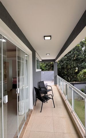 Casa de condomínio à venda com 480m², 6 quartos e 2 vagas Casa de condomínio à venda com 480m², 6 quartos e 2 vagasVaranda