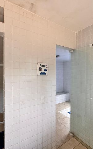 Casa de condomínio à venda com 480m², 6 quartos e 2 vagas Casa de condomínio à venda com 480m², 6 quartos e 2 vagasÁrea externa