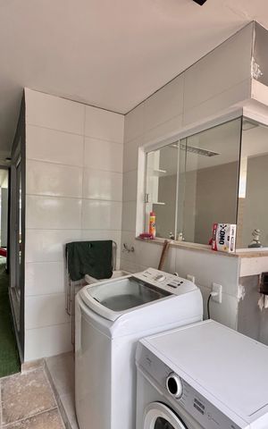 Casa de condomínio à venda com 480m², 6 quartos e 2 vagas Casa de condomínio à venda com 480m², 6 quartos e 2 vagasÁrea de Serviço