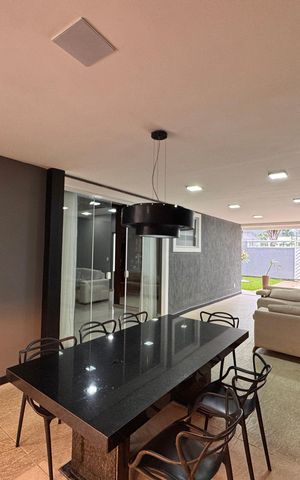 Casa de condomínio à venda com 480m², 6 quartos e 2 vagas Casa de condomínio à venda com 480m², 6 quartos e 2 vagasVista externa