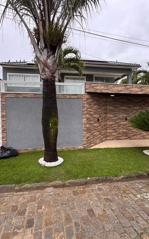 Casa de condomínio à venda com 480m², 6 quartos e 2 vagas Casa de condomínio à venda com 480m², 6 quartos e 2 vagasFachada