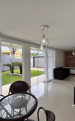 Casa de condomínio à venda com 480m², 6 quartos e 2 vagas Casa de condomínio à venda com 480m², 6 quartos e 2 vagasVaranda