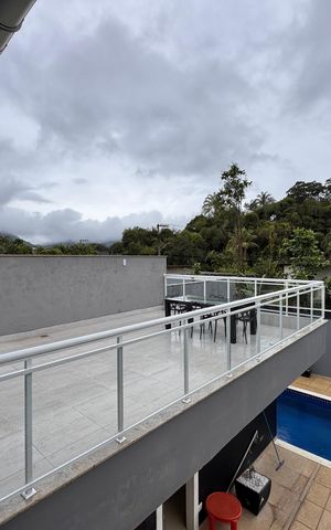 Casa de condomínio à venda com 480m², 6 quartos e 2 vagas Casa de condomínio à venda com 480m², 6 quartos e 2 vagasSuíte 4 - Varanda