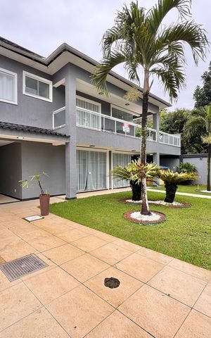 Casa de condomínio à venda com 480m², 6 quartos e 2 vagas Casa de condomínio à venda com 480m², 6 quartos e 2 vagasÁrea externa