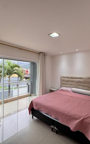 Casa de condomínio à venda com 480m², 6 quartos e 2 vagas Casa de condomínio à venda com 480m², 6 quartos e 2 vagasSuíte 1