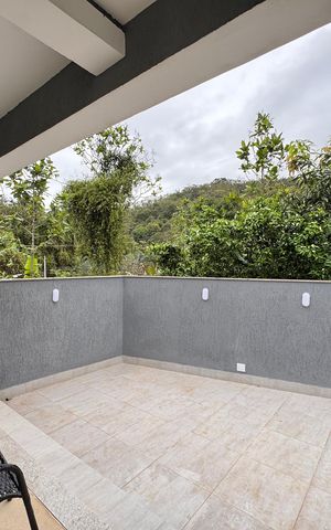 Casa de condomínio à venda com 480m², 6 quartos e 2 vagas Casa de condomínio à venda com 480m², 6 quartos e 2 vagasVaranda