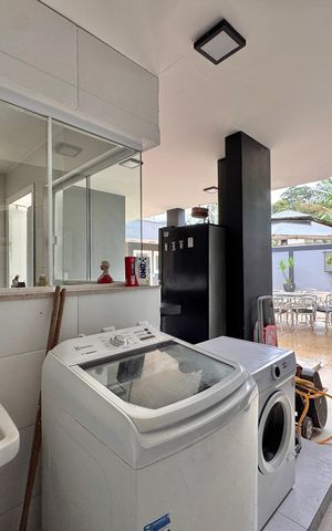 Casa de condomínio à venda com 480m², 6 quartos e 2 vagas Casa de condomínio à venda com 480m², 6 quartos e 2 vagasÁrea de Serviço