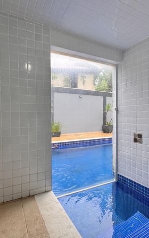 Casa de condomínio à venda com 480m², 6 quartos e 2 vagas Casa de condomínio à venda com 480m², 6 quartos e 2 vagasÁrea externa