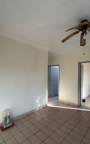 Casa à venda com 178m², 4 quartos e 1 vaga Casa à venda com 178m², 4 quartos e 1 vagaSala