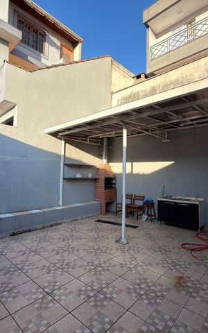 Casa à venda com 178m², 4 quartos e 1 vaga Casa à venda com 178m², 4 quartos e 1 vagaEspaço Gourmet
