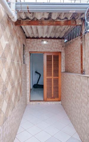 Casa à venda com 126m², 5 quartos e 2 vagas Casa à venda com 126m², 5 quartos e 2 vagasVaranda do Quarto