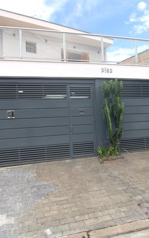 Casa para alugar com 200m², 3 quartos e 4 vagasFachada