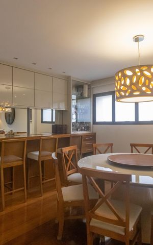 Apartamento à venda com 150m², 4 quartos e 2 vagas Apartamento à venda com 150m², 4 quartos e 2 vagasSala
