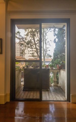 Apartamento à venda com 150m², 4 quartos e 2 vagas Apartamento à venda com 150m², 4 quartos e 2 vagasSala