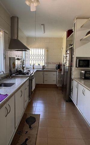 Casa de condomínio para alugar com 1200m², 3 quartos e 4 vagas