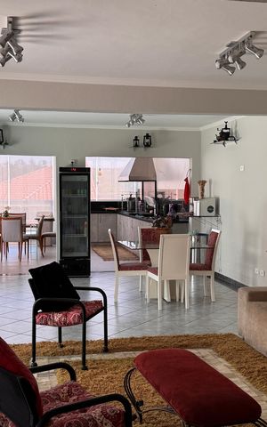 Casa de condomínio para alugar com 1200m², 3 quartos e 4 vagas