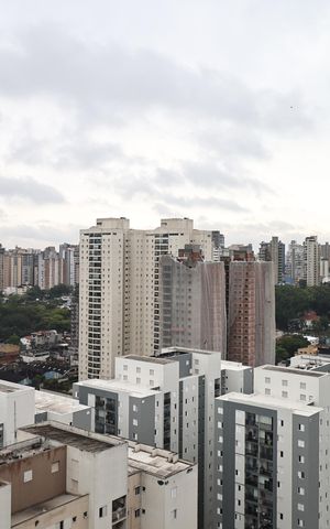 Apartamento à venda com 68m², 2 quartos e 1 vaga Apartamento à venda com 68m², 2 quartos e 1 vagaVista da Sacada