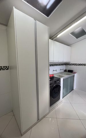 Casa à venda com 400m², 3 quartos e 6 vagas Casa à venda com 400m², 3 quartos e 6 vagasÁrea de serviço