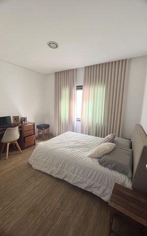 Casa à venda com 400m², 3 quartos e 6 vagas Casa à venda com 400m², 3 quartos e 6 vagasQuarto