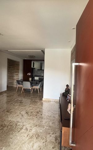 Casa à venda com 400m², 3 quartos e 6 vagas Casa à venda com 400m², 3 quartos e 6 vagasSala