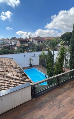 Casa à venda com 400m², 3 quartos e 6 vagas Casa à venda com 400m², 3 quartos e 6 vagasVaranda