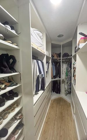 Casa à venda com 400m², 3 quartos e 6 vagas Casa à venda com 400m², 3 quartos e 6 vagasCloset