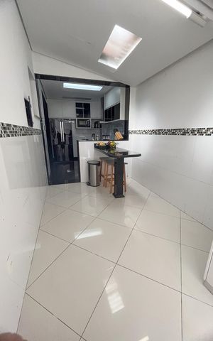 Casa à venda com 400m², 3 quartos e 6 vagas Casa à venda com 400m², 3 quartos e 6 vagasCozinha