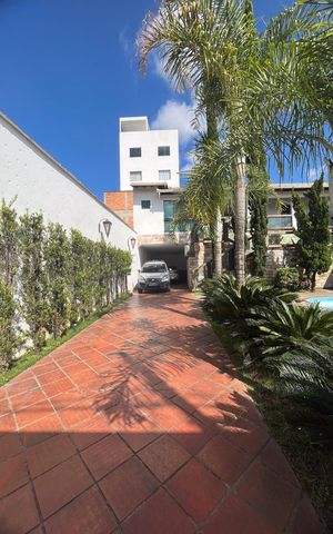Casa à venda com 400m², 3 quartos e 6 vagas Casa à venda com 400m², 3 quartos e 6 vagasÁrea externa