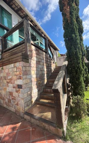 Casa à venda com 400m², 3 quartos e 6 vagas Casa à venda com 400m², 3 quartos e 6 vagasÁrea externa