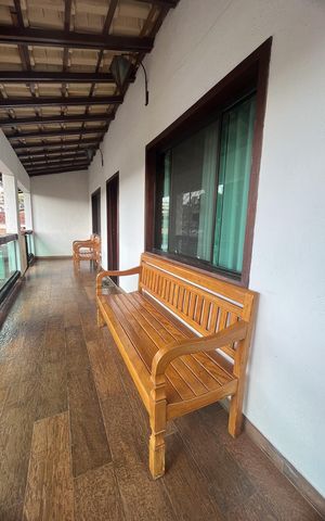 Casa à venda com 400m², 3 quartos e 6 vagas Casa à venda com 400m², 3 quartos e 6 vagasVaranda