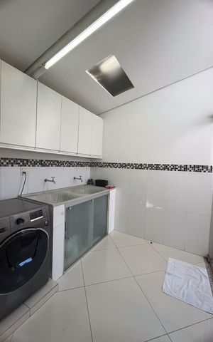 Casa à venda com 400m², 3 quartos e 6 vagas Casa à venda com 400m², 3 quartos e 6 vagasÁrea de serviço
