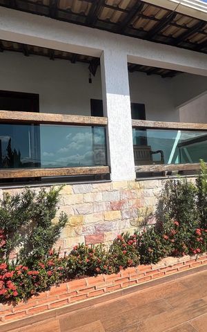 Casa à venda com 400m², 3 quartos e 6 vagas Casa à venda com 400m², 3 quartos e 6 vagasÁrea externa