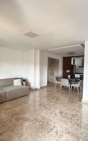 Casa à venda com 400m², 3 quartos e 6 vagas Casa à venda com 400m², 3 quartos e 6 vagasSala