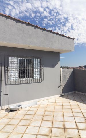 Casa à venda com 256m², 5 quartos e 2 vagas Casa à venda com 256m², 5 quartos e 2 vagasVaranda