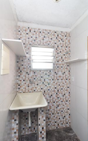 Casa à venda com 256m², 5 quartos e 2 vagas Casa à venda com 256m², 5 quartos e 2 vagasCozinha e Área de Serviço