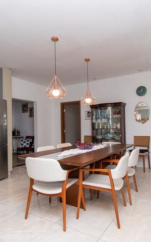 Casa à venda com 320m², 4 quartos e 4 vagas Casa à venda com 320m², 4 quartos e 4 vagasCozinha - Armários