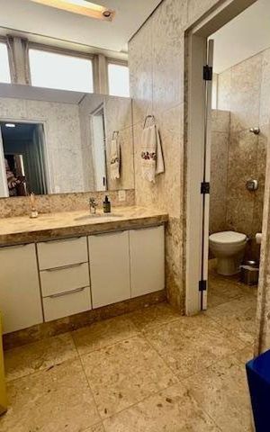 Apartamento para alugar com 340m², 4 quartos e 3 vagasBanheiro