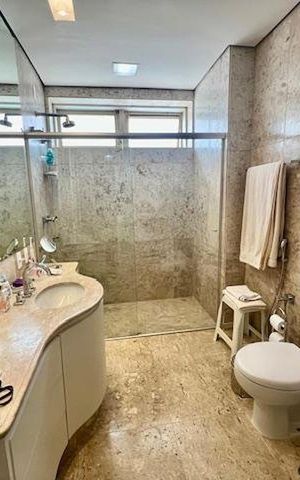 Apartamento para alugar com 340m², 4 quartos e 3 vagasBanheiro