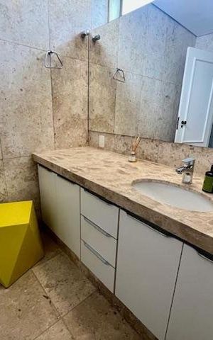 Apartamento para alugar com 340m², 4 quartos e 3 vagasBanheiro