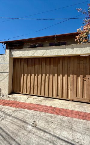 Casa para alugar com 360m², 6 quartos e 4 vagas Casa para alugar com 360m², 6 quartos e 4 vagasFachada