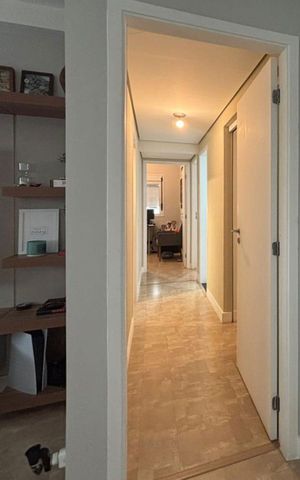 Apartamento à venda com 126m², 3 quartos e 2 vagas Apartamento à venda com 126m², 3 quartos e 2 vagasCorredor