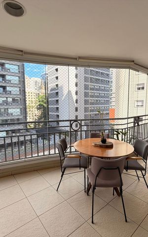 Apartamento à venda com 126m², 3 quartos e 2 vagas Apartamento à venda com 126m², 3 quartos e 2 vagasVaranda