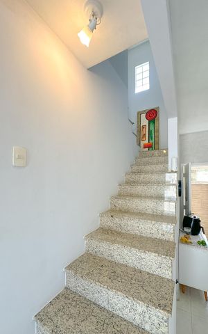 Casa para alugar com 106m², 2 quartos e 2 vagasEscada