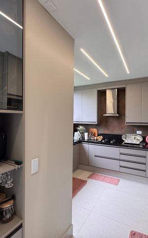 Apartamento à venda com 326m², 3 quartos e 4 vagas Apartamento à venda com 326m², 3 quartos e 4 vagasCozinha e Área de Serviço