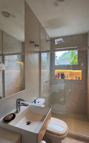Apartamento à venda com 326m², 3 quartos e 4 vagas Apartamento à venda com 326m², 3 quartos e 4 vagasBanheiro Social
