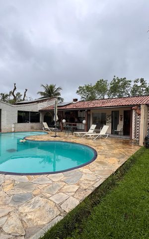 Apartamento à venda com 326m², 3 quartos e 4 vagas Apartamento à venda com 326m², 3 quartos e 4 vagasÁrea externa