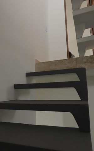 Casa para alugar com 180m², 3 quartos e 1 vagaEscada