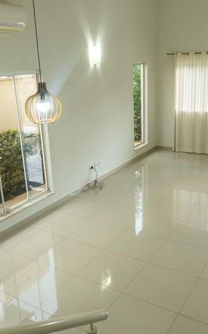 Casa de condomínio para alugar com 330m², 3 quartos e 4 vagas Casa de condomínio para alugar com 330m², 3 quartos e 4 vagasSala